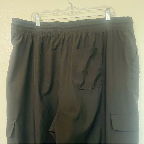 Old Navy Plus Size Stretch Tech Black Cargo Joggers Athletic Pants Size 2X - Picture 9 of 12